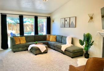 Eagle   s Treasure ~ play & unwind has Balcony rooms