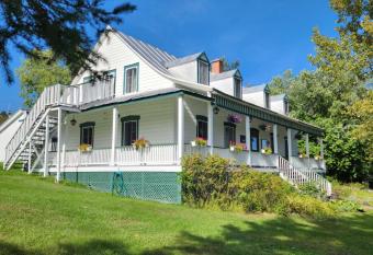 Auberge des Nuages allows 18 year olds to book a room