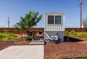 Convient tiny home private deck has Balcony rooms