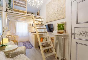 Yourbanflat Torre Degli Anziani allows 18 year olds to book a room