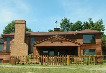 Bent Mountain Lodge has Balcony rooms