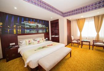 KAMALASHI BOUTIQUE INN PVT. LTD has rooms with a private hot tub