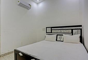 Ajay Guest House allows 18 year olds to book a room