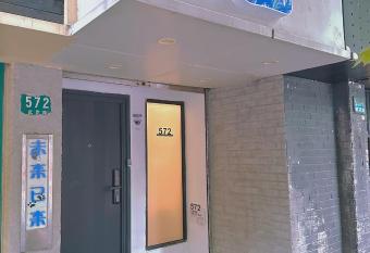 ZHome-Three floors 4 bedrooms - near Nanjing Road has Smoking rooms