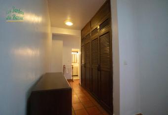 Les Jardins Du Bassac has rooms with a private hot tub