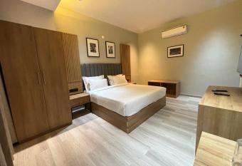 City Connect by Downtown Udaipur has rooms with a private hot tub