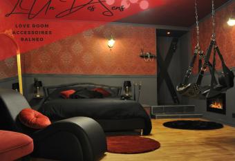 L Un Des Sens allows 18 year olds to book a room