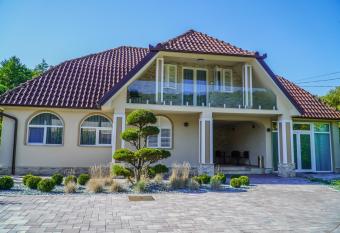 CASA LAVY has Balcony rooms