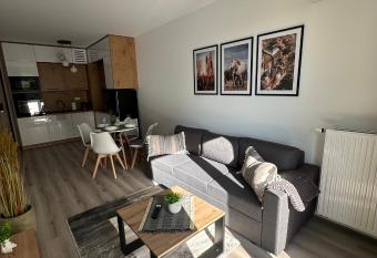 SkyTravel 27 Apartament Pileckiego Nowy Dw  r Mazowiecki Airport Modlin 24H has Balcony rooms