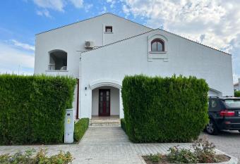 Vila Y2 in Arena Regia Residence allows 18 year olds to book a room