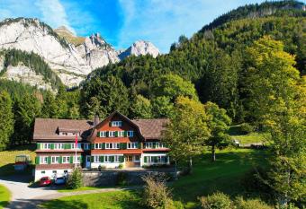Ferienheim Bodenweidli allows 18 year olds to book a room