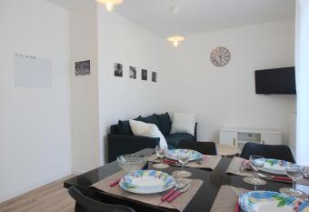 Puig Roja del Roser has Balcony rooms