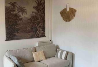 Bel appartement au c  ur de Dinard allows 18 year olds to book a room