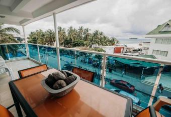 beautiful apartment nearly beach has rooms with a private hot tub