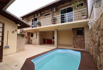 casa com piscina pertinho da praia allows 18 year olds to book a room