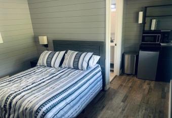 TeePee Room 7- Newly Renovated has Balcony rooms