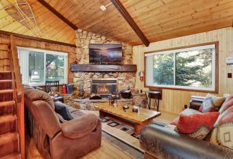 2318-Relax Away Chalet cabin has Balcony rooms