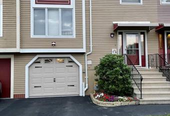Full House/Heart of Worcester has Balcony rooms