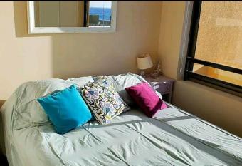 Departamento frente al mar Algarrobo Norte has rooms with a private hot tub