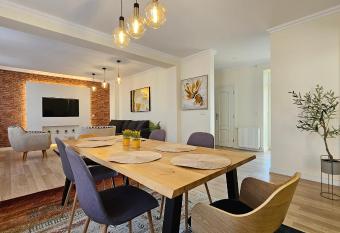 YFB I 130m2 Designwohnung mit 2 Vollb  dern has Balcony rooms