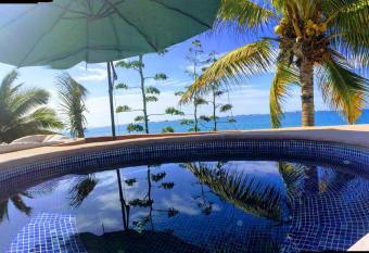 CasaBallenita Espectacular vista al mar has rooms with a private hot tub