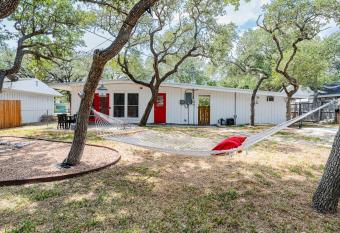 Knot Bay Haven  Dog Friendly  Hot Tub  Fenced yard  Patio and Grill  3 BR has Balcony rooms