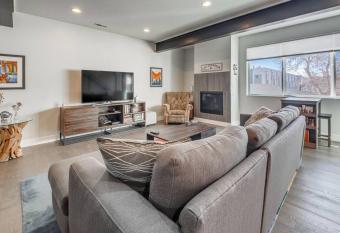 Roof Top Deck w Views Walk to Empower Field has Balcony rooms