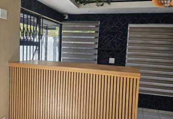 YELLO GUEST HOUSE CE2 has Balcony rooms