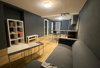 Centro Cuneo - Moderno - Lusso allows 18 year olds to book a room