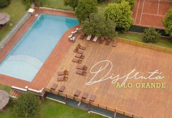 HOSTAL CRUZ CHICA has Balcony rooms