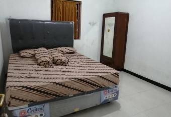 Kost & Guest House Sumber Makmur Jogja has Smoking/Balcony rooms