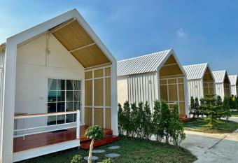 The Nack Resort & Pool Villa                             has Balcony rooms