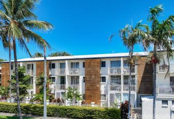 Superior Studio Unit 2 allows 18 year olds to book a room