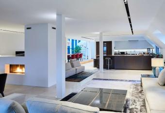 Luxurious 2 Bedroom Penthouse has Balcony rooms