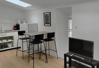 L   Oasis des Iris - T2 allows 18 year olds to book a room