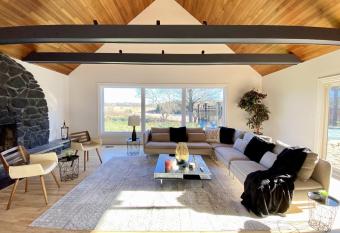 5000+ Sqft Cottage Near Toronto allows 18 year olds to book a room