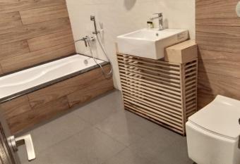 SarTaj Sea View Hotel allows 18 year olds to book a room