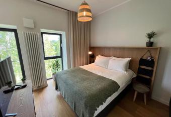 Lovely apartment by the sea. allows 18 year olds to book a room