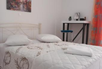 Rooms teo allows 18 year olds to book a room