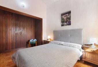 Vivienda V Torres 1 has Balcony rooms