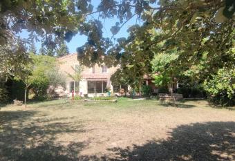 Domaine de la violette allows 18 year olds to book a room