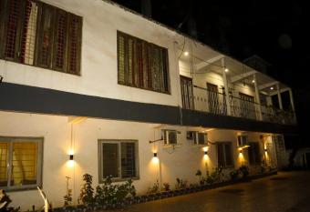 Libra Cottage has Balcony rooms