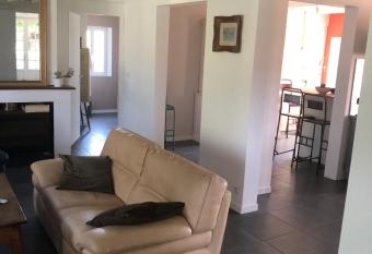 La maison du Cout has Balcony rooms