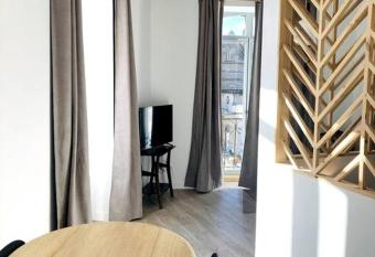 La Belle Consigne - Appartements Dinan Centre Gare has Balcony rooms