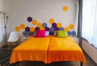 Neuss Apartment - Perfectly Located Between K  ln & D  sseldorf has Balcony rooms