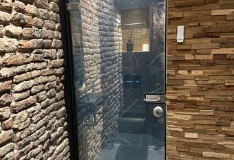 City Spa Nijmegen has rooms with a private hot tub