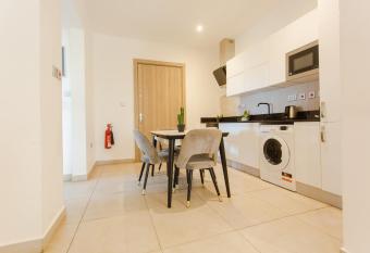 Accra Luxury Apartments @ Pine Court has Balcony rooms