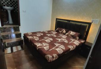 Ludhiana Hotel rooms allows 18 year olds to book a room