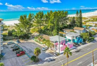 Beach Front Paradise Beautiful Sunset Views 1 BR allows 18 year olds to book a room