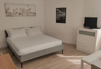 Affittacamere Al Vicolo has Balcony rooms